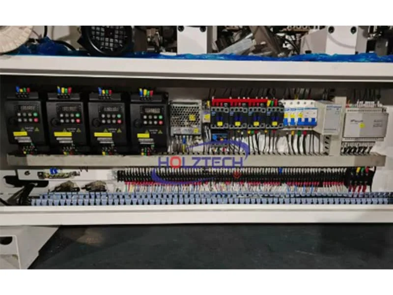 High quality electrical components from Delta，Omron，Schneider ensure stable electricity and signal supply. 