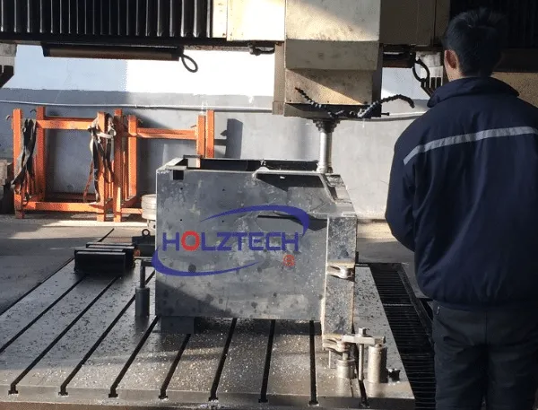 Four seats of sliding table are milled by one process on CNC machining center. It guarantees the seats completely at same level.