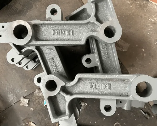 Saw shafts connection with HOLZTECH logo.