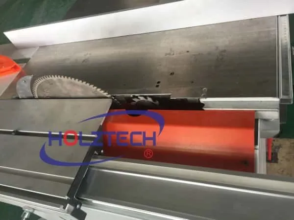 Main saw disc with scoring saw disc to cut board smoothly without chips
