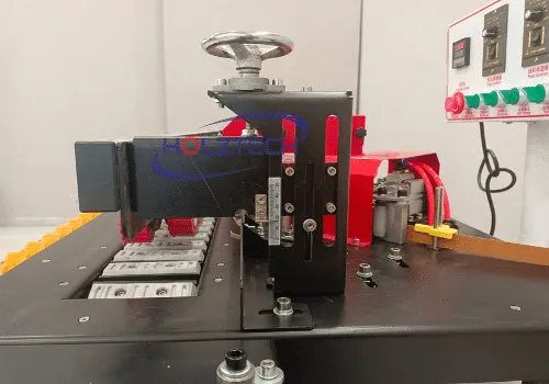 Pressing beam adjustable hand wheel.