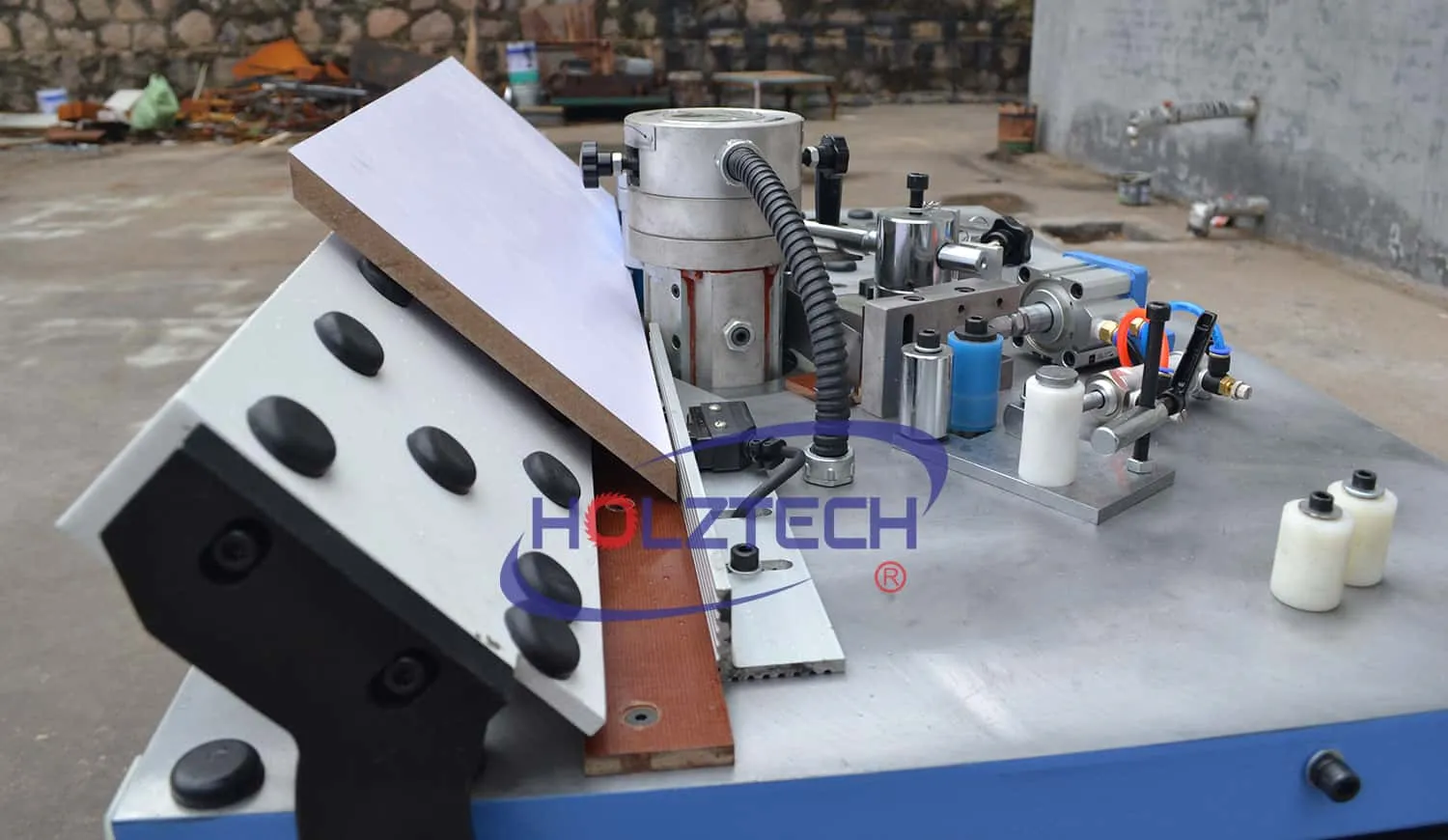 Extension table can tilt at 45 degrees for tilting edge banding work.