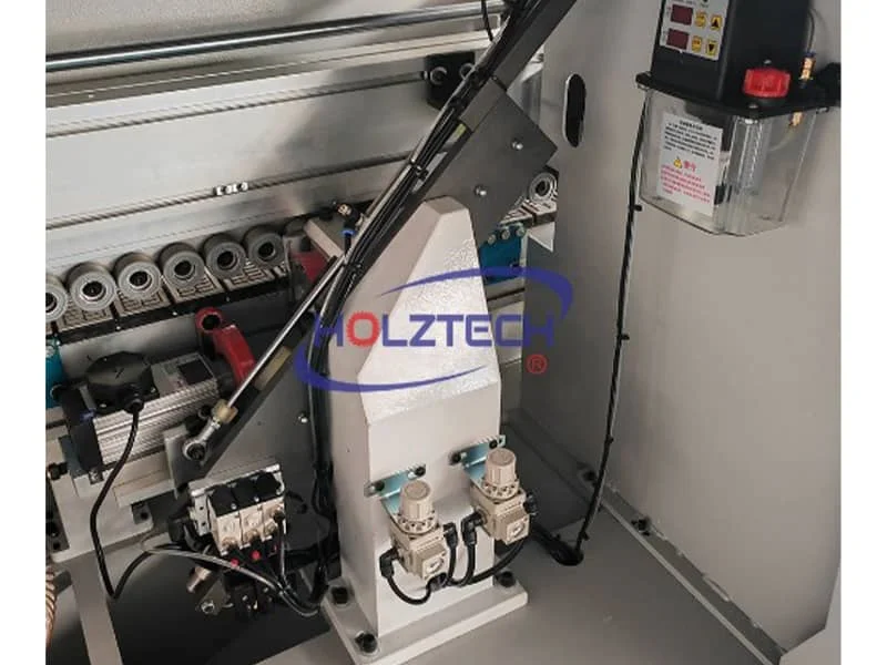 End Trimming.   The linear guide is located at an angle of 45° with 2 motors and 2 saw discs. To cut the extra banding tape in high precision.    Automatic lubrication system with adjustable frequency of lubricatant oil supply. 