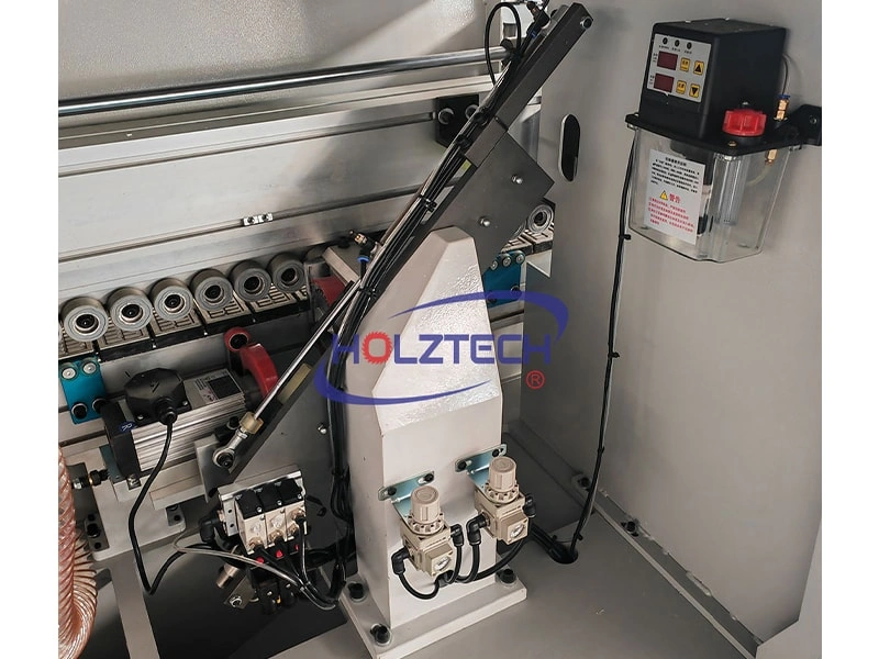 End Trimming.   The linear guide is located at an angle of 45° with 2 motors and 2 saw discs. To cut the extra banding tape in high precision.    Automatic lubrication system with adjustable frequency of lubricatant oil supply. 