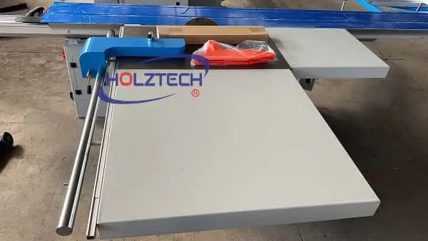 Full size auxilary table with 1250mm rip cutting volume. 