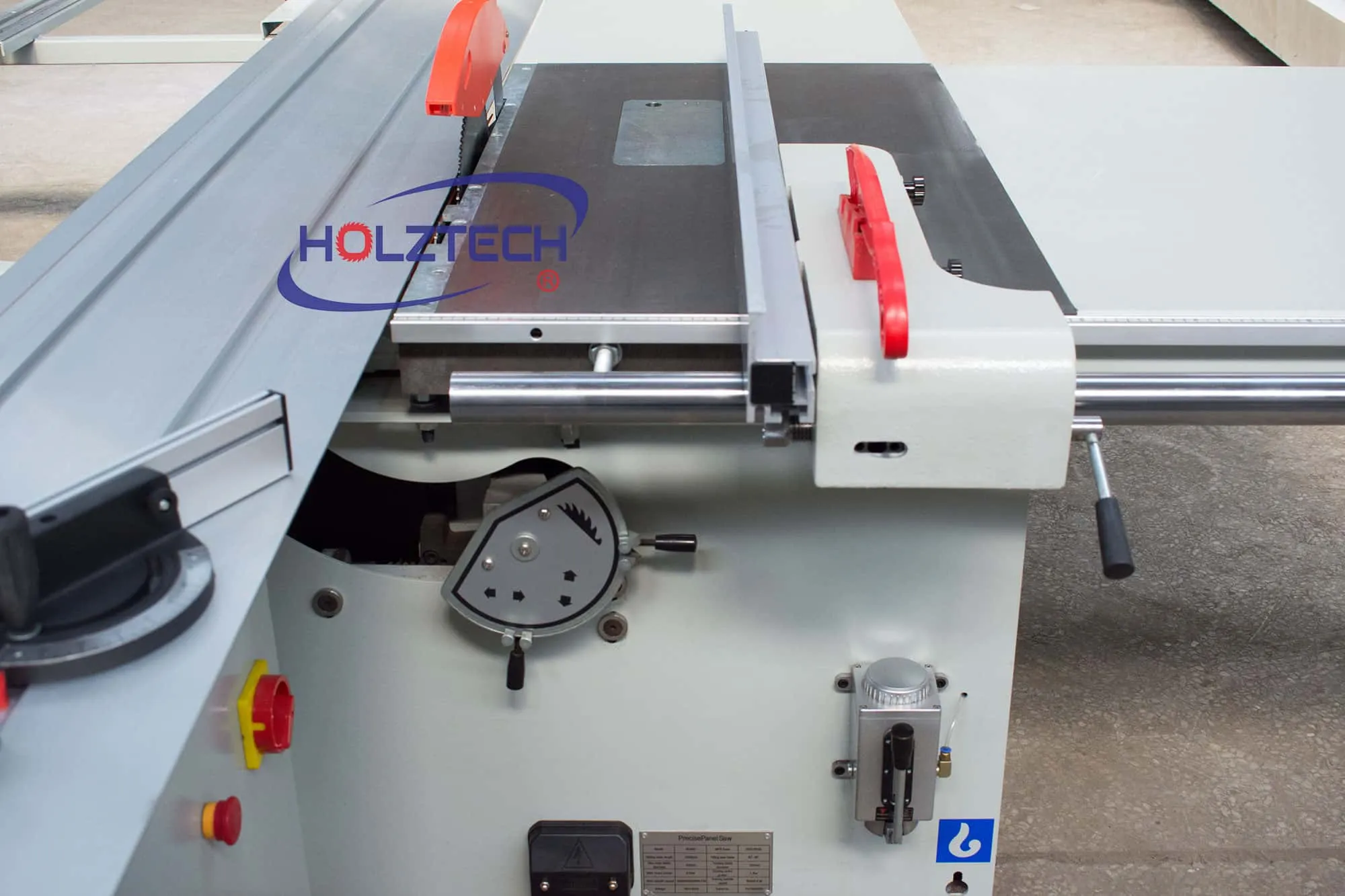 Special adjustment of scoring saw disc.