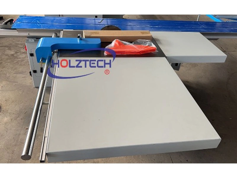 Full size auxilary table with 1250mm rip cutting volume. 