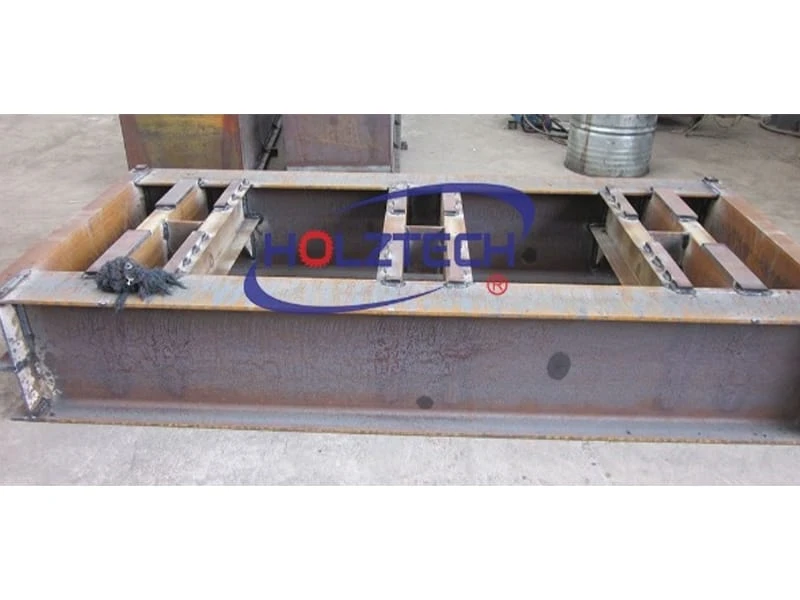 We use full welding rather than spot welding，it avoids deformation during high pressure working.