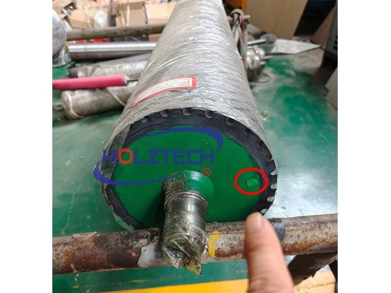 Grinding roll is thickened to 5mm thickness.   Dynamic balancing process to correct the complete grinding roll，to reduce vibration  during working.