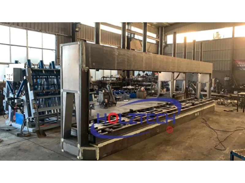 We use full welding rather than spot welding，it avoids deformation during high pressure working.