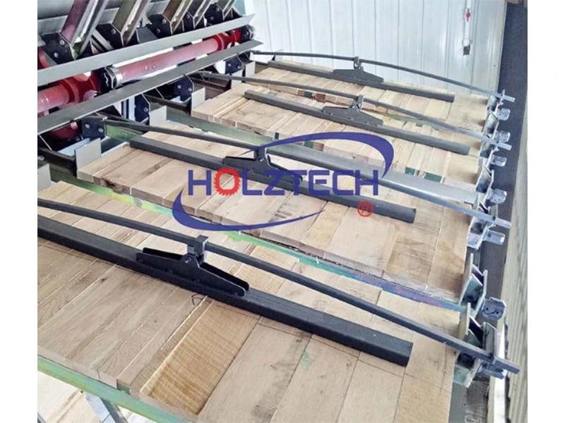 New design of auxilliary clamps，4 pieces auxilliary clamps on each working table.  